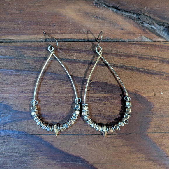 Elegant Gold Color Hoop Earrings - Picture 1 of 3